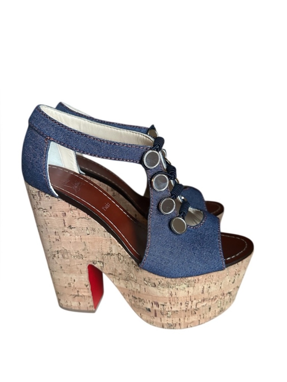Christian Louboutin
Ordonanette denim heels
RETAIL 995 - Picture 5 of 11